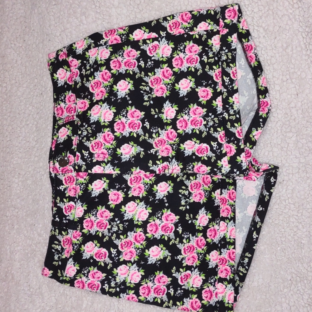 Divided H.M Floral Shorts Size 8 NWT